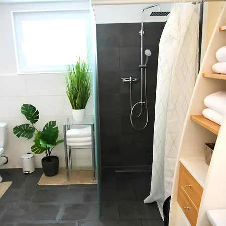 Wunderschoen Zwischen Ortsausgang Und Waldesrand Gelegene, Schoene Appartement *