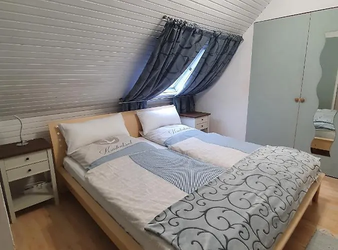 Wunderschoen Zwischen Ortsausgang Und Waldesrand Gelegene, Schoene * ヘルツォーゲンラート