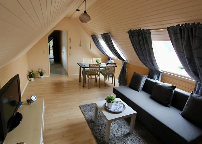 Wunderschoen Zwischen Ortsausgang Und Waldesrand Gelegene, Schoene