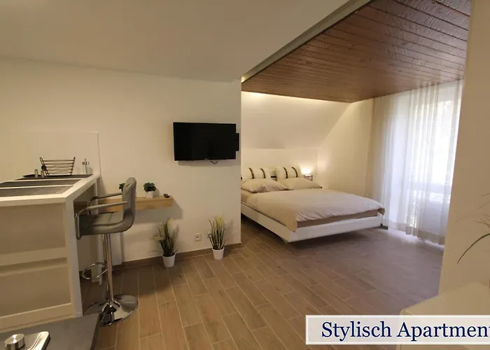 Wunderschoen Zwischen Ortsausgang Und Waldesrand Gelegene, Schoene ヘルツォーゲンラート