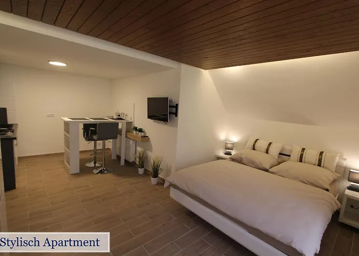 Wunderschön Zwischen Ortsausgang Und Waldesrand Gelegene, Schöne *