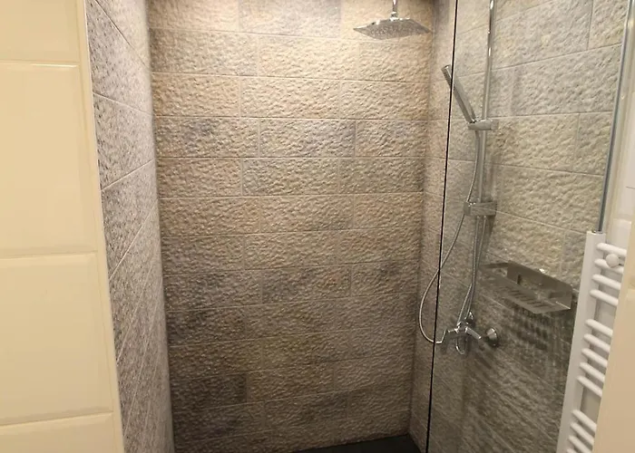 Wunderschön Zwischen Ortsausgang Und Waldesrand Gelegene, Schöne Apartment *