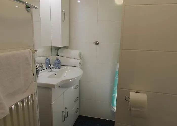 Apartment Wunderschön Zwischen Ortsausgang Und Waldesrand Gelegene, Schöne *