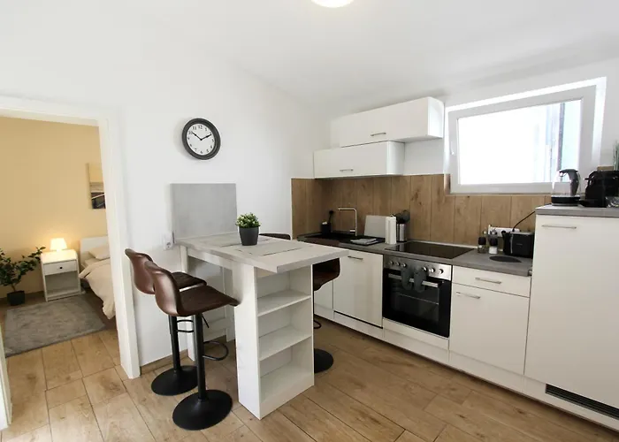 Wunderschön Zwischen Ortsausgang Und Waldesrand Gelegene, Schöne