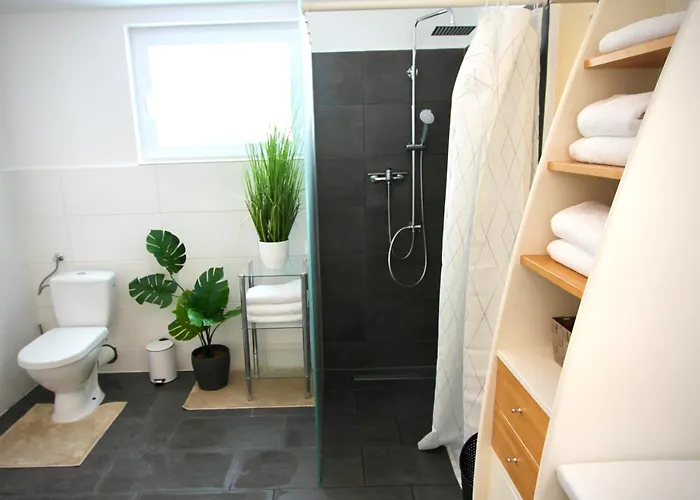 Wunderschön Zwischen Ortsausgang Und Waldesrand Gelegene, Schöne Apartment *