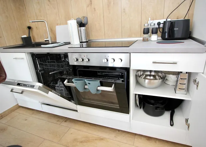 Wunderschoen Zwischen Ortsausgang Und Waldesrand Gelegene, Schoene ヘルツォーゲンラート